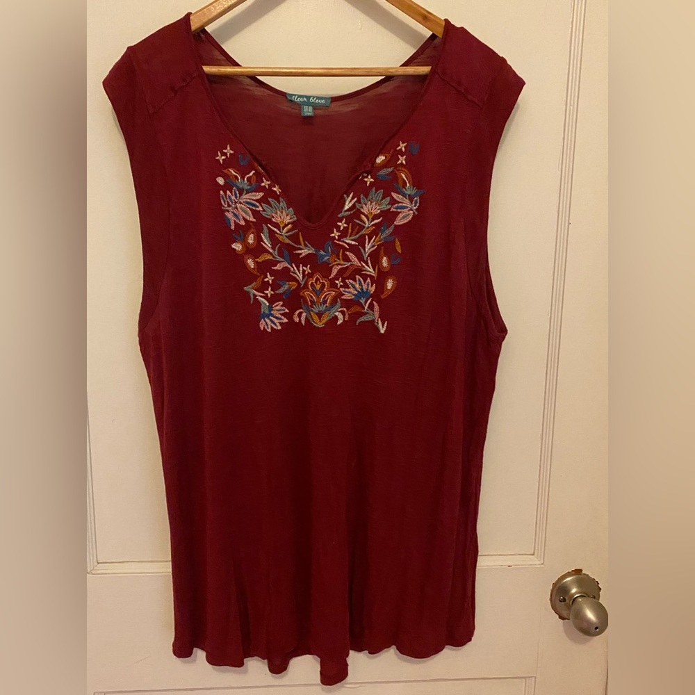 Sleeveless flower blouse